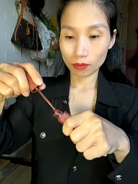 Snapshot of MinHiNi chatting on 10.02.25 MinHiNi online show from 10.02.25