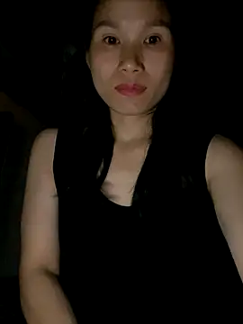 Snapshot of MinHiNi chatting on 10.04.25 MinHiNi online show from 10.04.25