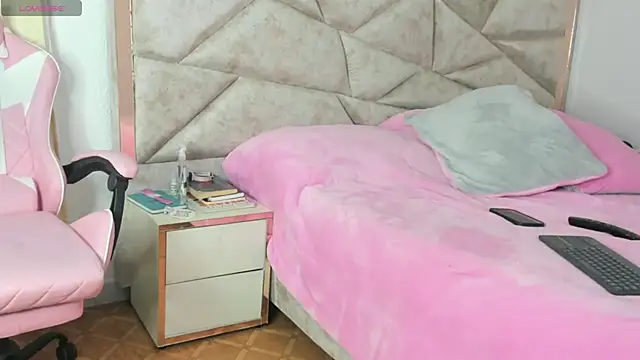 Snapshot of kendal_hot01 chatting on 10.02.25 kendal hot01 online show from 10.02.25