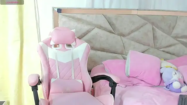 Snapshot of kendal_hot01 chatting on 10.17.25 kendal hot01 online show from 10.17.25