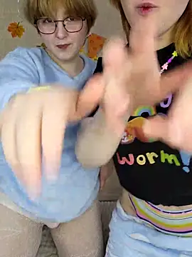 Snapshot of xrixsyx_and_ricky chatting on 11.13.25 xrixsyx and ricky online show from 11.13.25