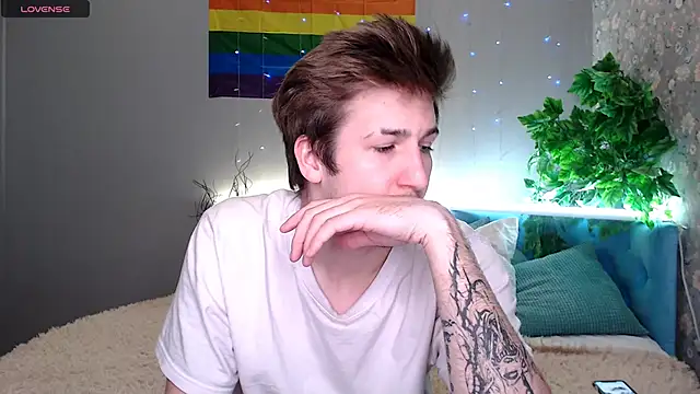 Snapshot of KiskaKurt chatting on 09.28.25 KiskaKurt online show from 09.28.25