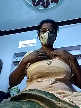 Snapshot of sexy_aaru chatting on 10.05.25 sexy aaru online show from 10.05.25