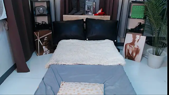 Snapshot of NaughtyAngelaYsobelle69 chatting on 09.29.25 NaughtyAngelaYsobelle69 online show from 09.29.25