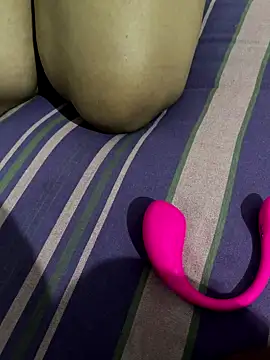 Snapshot of Slllll_Couple00 chatting on 09.23.25 Slllll Couple00 online show from 09.23.25