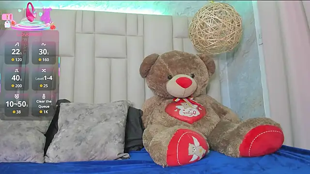 Snapshot of NikkyyRed chatting on 09.13.25 NikkyyRed online show from 09.13.25