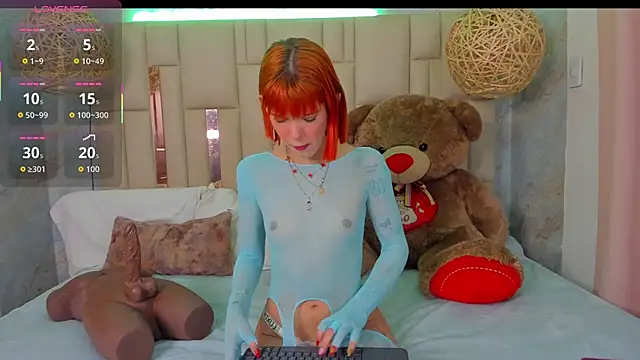 Snapshot of NikkyyRed chatting on 10.15.25 NikkyyRed online show from 10.15.25