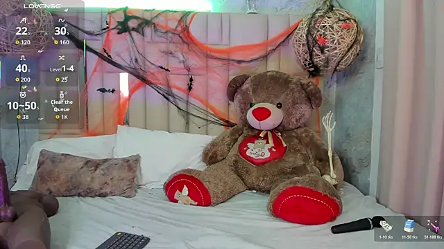 Snapshot of NikkyyRed chatting on 10.30.25 NikkyyRed online show from 10.30.25