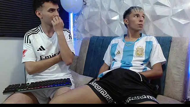 Snapshot of Isaac_tan chatting on 09.18.25 Isaac tan online show from 09.18.25