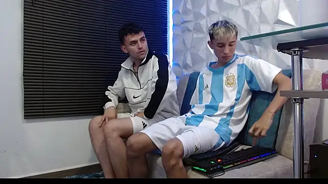 Snapshot of Isaac_tan chatting on 09.21.25 Isaac tan online show from 09.21.25