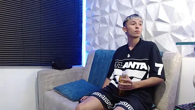 Snapshot of Isaac_tan chatting on 10.09.25 Isaac tan online show from 10.09.25