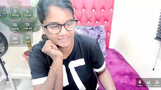 Strawberry Lips online show from 10.02.25