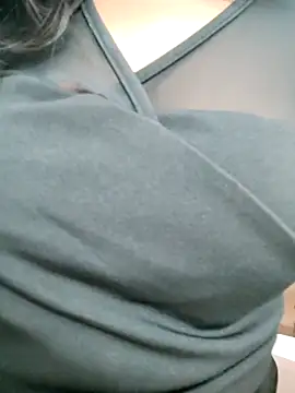 Snapshot of Kayna_Rawat chatting on 09.24.25 Kayna Rawat online show from 09.24.25