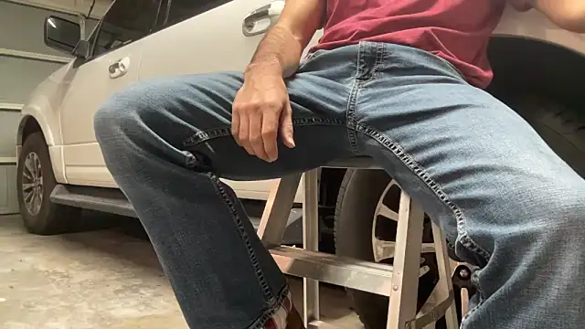 Snapshot of HorneyCowboy154 chatting on 09.25.25 HorneyCowboy154 online show from 09.25.25