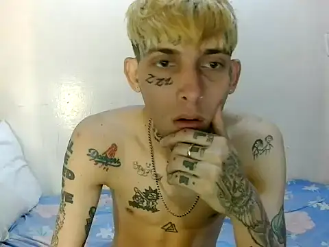 Snapshot of KinkyLatinCock chatting on 09.23.25 KinkyLatinCock online show from 09.23.25