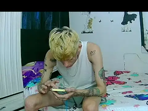 Snapshot of KinkyLatinCock chatting on 10.08.25 KinkyLatinCock online show from 10.08.25