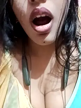 Snapshot of kaviyaponnu0987 chatting on 10.10.25 kaviyaponnu0987 online show from 10.10.25