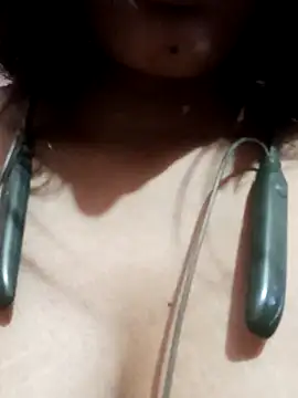 Snapshot of kaviyaponnu0987 chatting on 11.02.25 kaviyaponnu0987 online show from 11.02.25