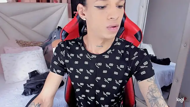 Snapshot of sara_slut21 chatting on 12.10.24 sara slut21 online show from 12.10.24