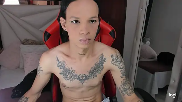 Snapshot of sara_slut21 chatting on 12.20.24 sara slut21 online show from 12.20.24