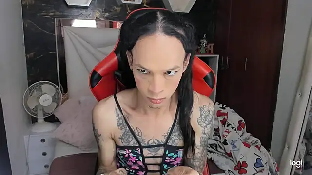 Snapshot of sara_slut21 chatting on 12.27.24 sara slut21 online show from 12.27.24