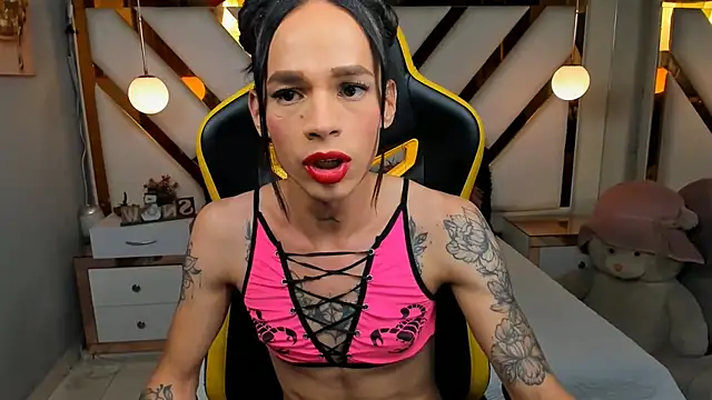 Snapshot of sara_slut21 chatting on 12.30.24 sara slut21 online show from 12.30.24