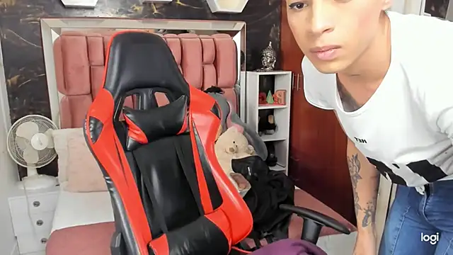 Snapshot of sara_slut21 chatting on 01.09.25 sara slut21 online show from 01.09.25