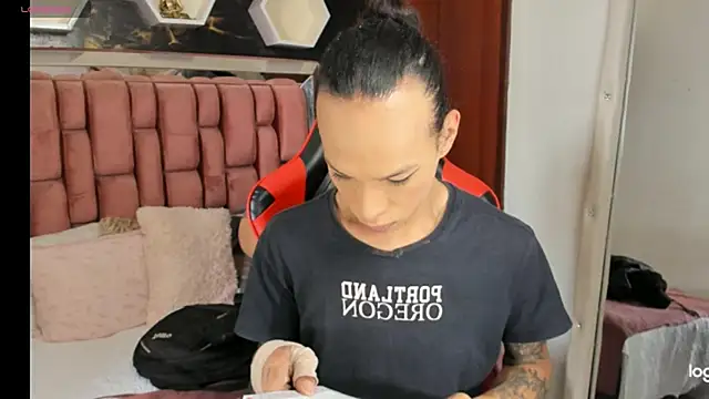 Snapshot of sara_slut21 chatting on 01.12.25 sara slut21 online show from 01.12.25