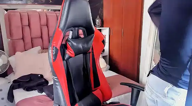 Snapshot of sara_slut21 chatting on 01.16.25 sara slut21 online show from 01.16.25