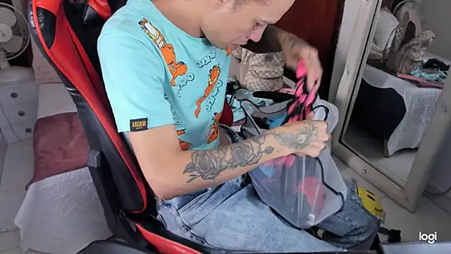 Snapshot of sara_slut21 chatting on 01.26.25 sara slut21 online show from 01.26.25