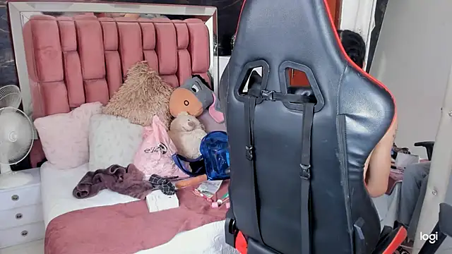 Snapshot of sara_slut21 chatting on 02.07.25 sara slut21 online show from 02.07.25