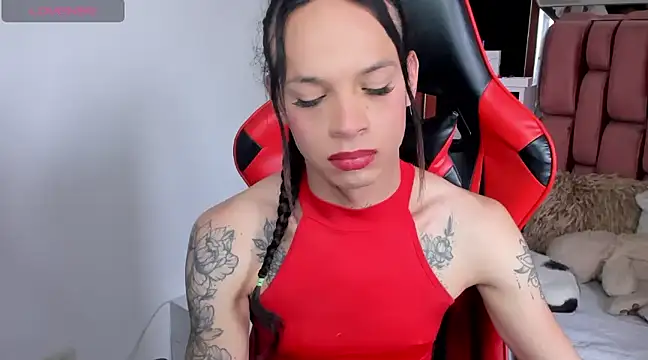 Snapshot of sara_slut21 chatting on 03.10.25 sara slut21 online show from 03.10.25