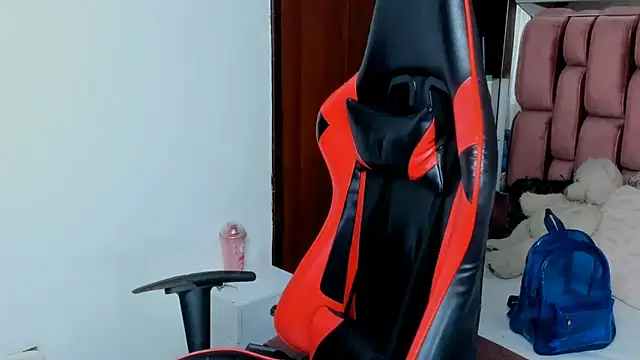 Snapshot of sara_slut21 chatting on 03.18.25 sara slut21 online show from 03.18.25