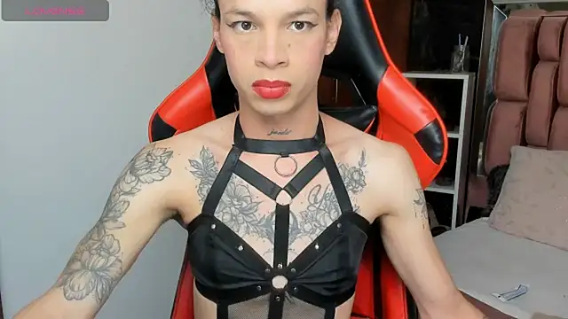 Snapshot of sara_slut21 chatting on 03.19.25 sara slut21 online show from 03.19.25