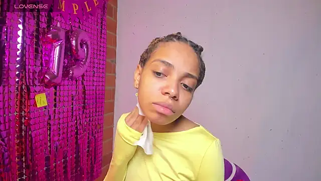 Snapshot of yumi_hanna chatting on 09.11.25 yumi hanna online show from 09.11.25