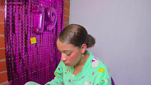 Snapshot of yumi_hanna chatting on 09.23.25 yumi hanna online show from 09.23.25