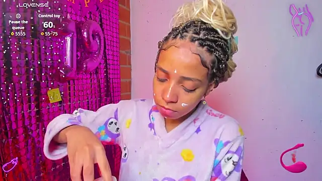 Snapshot of yumi_hanna chatting on 09.29.25 yumi hanna online show from 09.29.25