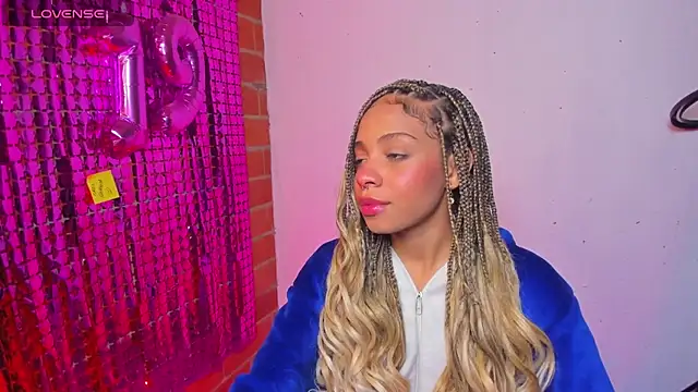 Snapshot of yumi_hanna chatting on 09.30.25 yumi hanna online show from 09.30.25