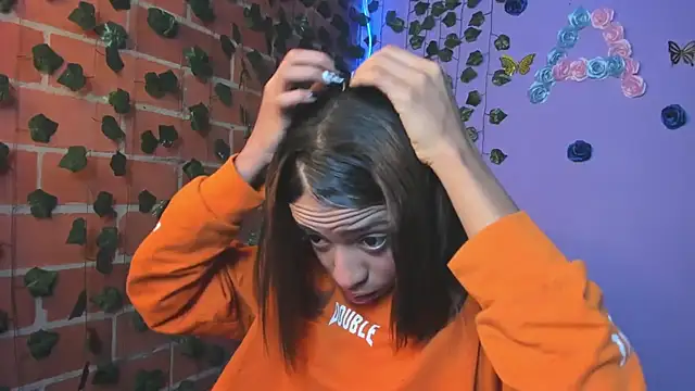 Snapshot of yumi_hanna chatting on 10.31.25 yumi hanna online show from 10.31.25