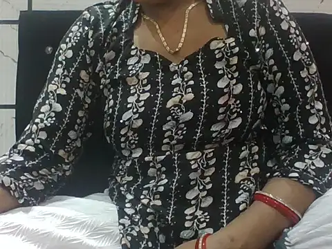 Snapshot of VNDANA_ chatting on 09.28.25 VNDANA  online show from 09.28.25