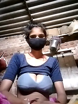 Snapshot of Joshi_Love143 chatting on 11.05.25 Joshi Love143 online show from 11.05.25