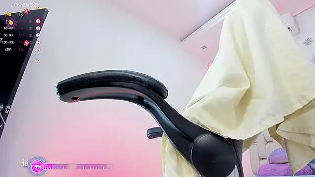 Snapshot of tania_heart chatting on 10.25.25 tania heart online show from 10.25.25