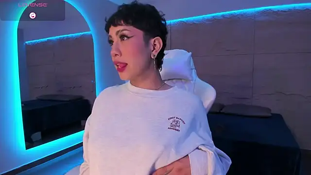 Snapshot of ZahaRose chatting on 09.21.25 ZahaRose online show from 09.21.25