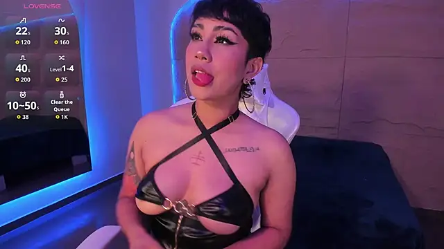 Snapshot of ZahaRose chatting on 10.18.25 ZahaRose online show from 10.18.25