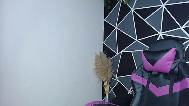 Snapshot of karol_the_warrior chatting on 10.05.25 karol the warrior online show from 10.05.25