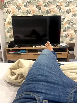 Snapshot of LesAmantsAE2 chatting on 09.18.25 LesAmantsAE2 online show from 09.18.25