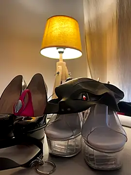 Snapshot of LesAmantsAE2 chatting on 10.15.25 LesAmantsAE2 online show from 10.15.25