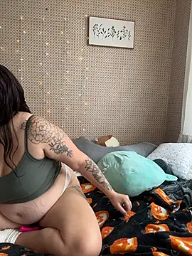 Snapshot of goddesskass chatting on 10.26.25 goddesskass online show from 10.26.25