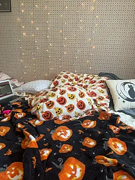 Snapshot of goddesskass chatting on 10.29.25 goddesskass online show from 10.29.25