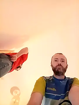 Snapshot of Big_Bi_Cub chatting on 10.17.25 Big Bi Cub online show from 10.17.25